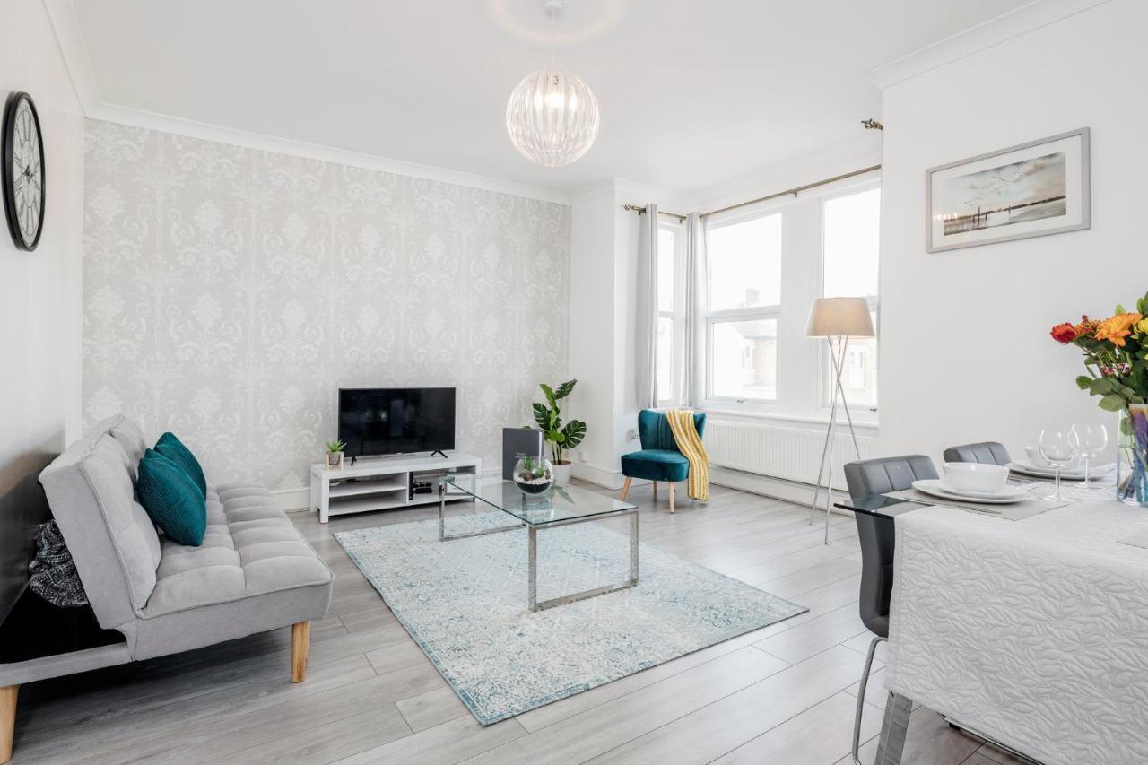 Business & Leisure 2 Bedroom & Parking By Damask Homes Ilford Eksteriør billede