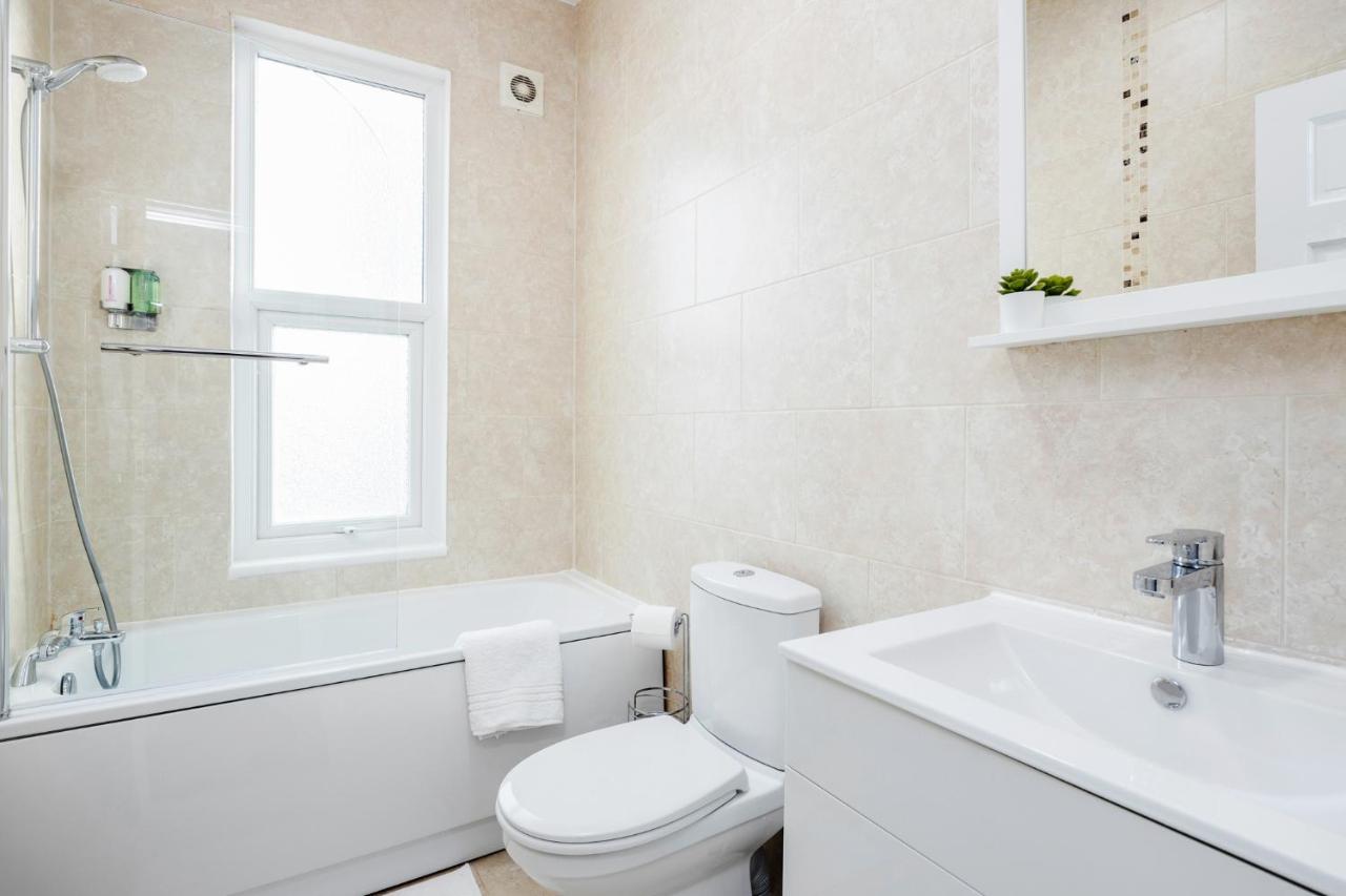 Business & Leisure 2 Bedroom & Parking By Damask Homes Ilford Eksteriør billede