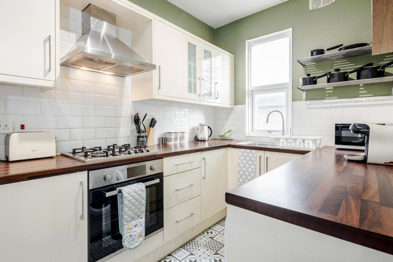 Business & Leisure 2 Bedroom & Parking By Damask Homes Ilford Eksteriør billede
